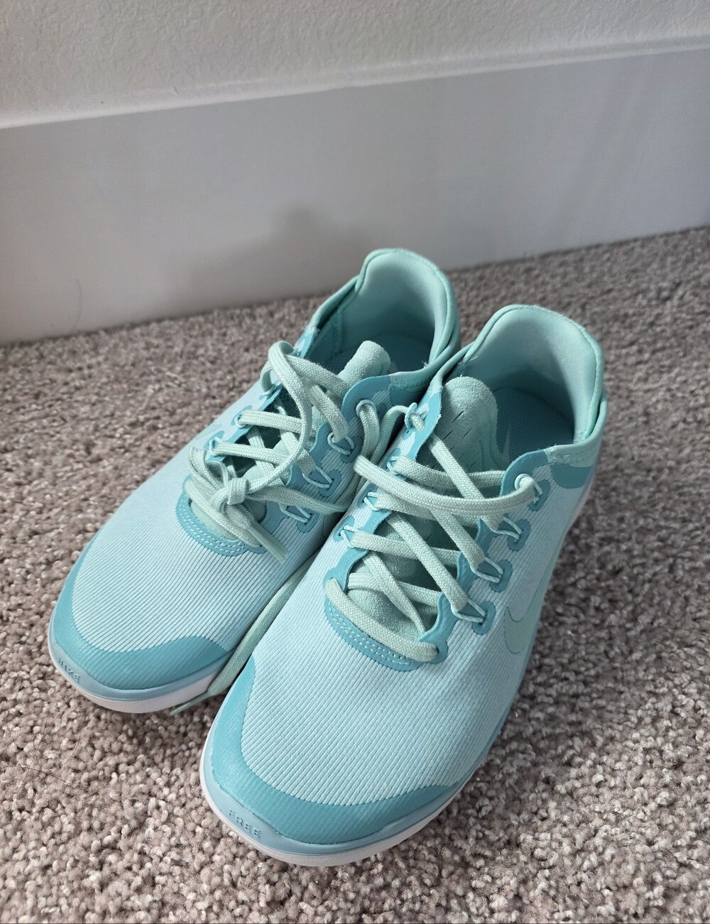 Nike Free Running Sneakers Teal (Size 7)